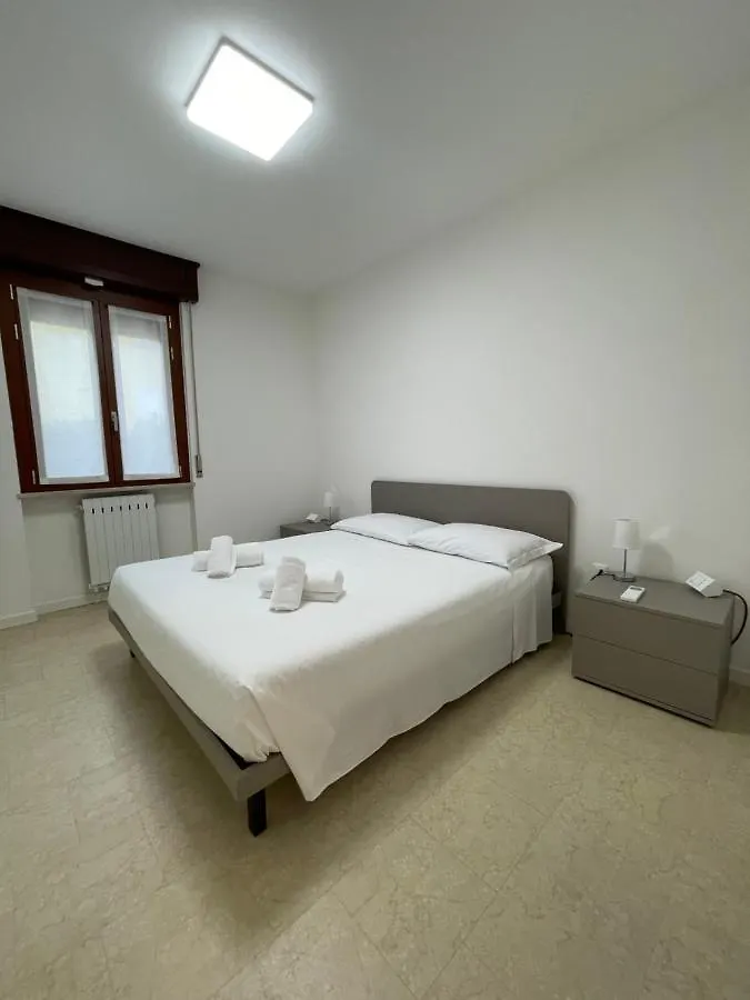 Appartamenti Hera Lazise 0*,  Italy